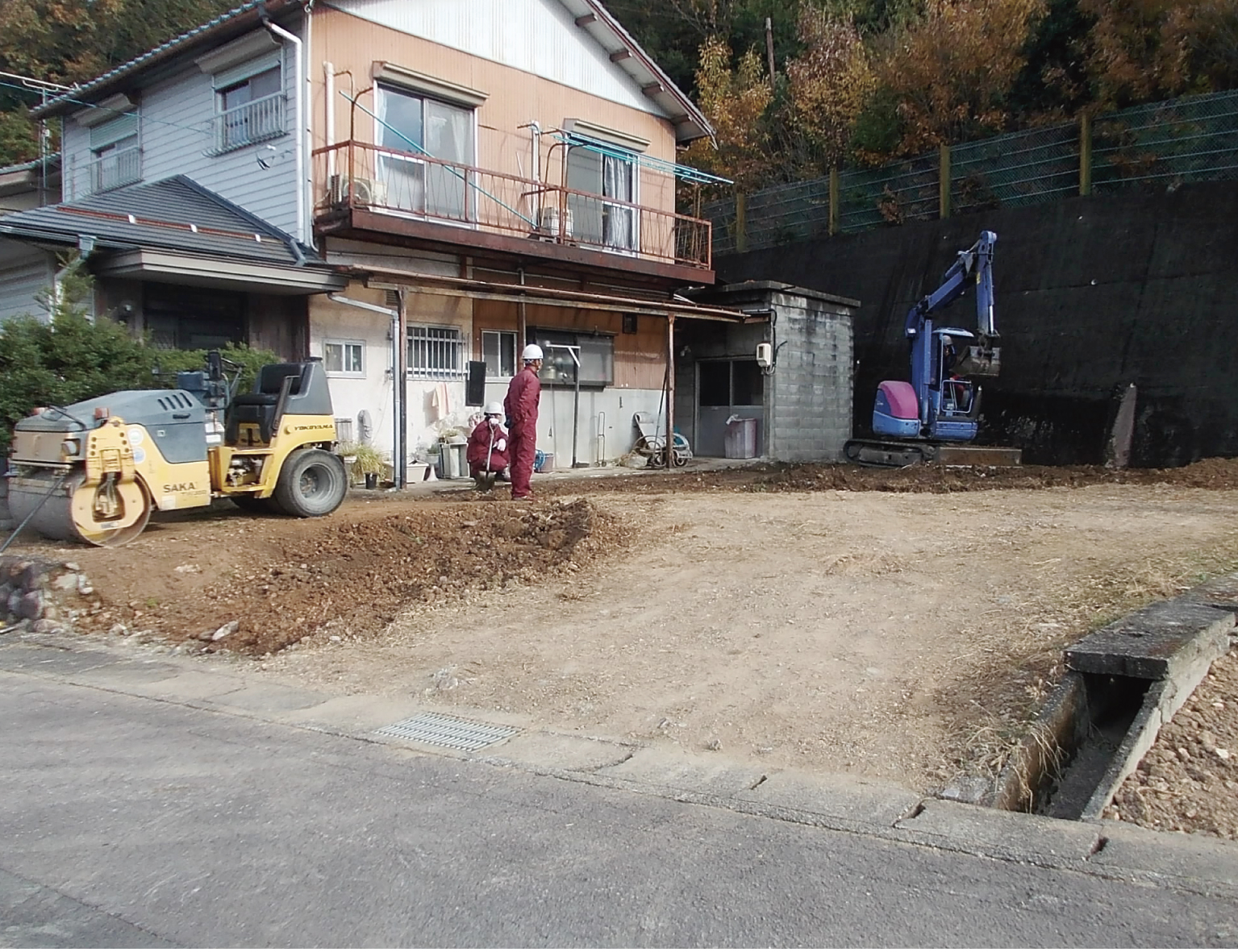 雑草がなくなり平らな地面になりました