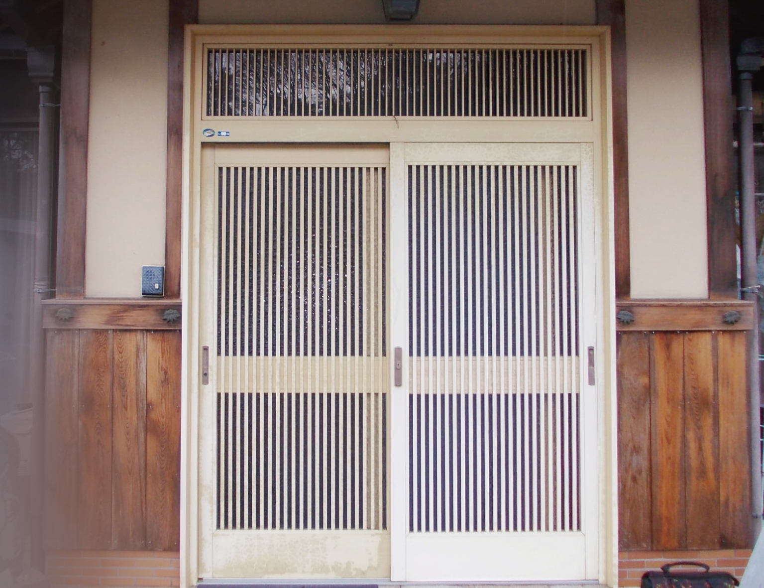 色あせが著しいので、取替したいとのご相談いただきました