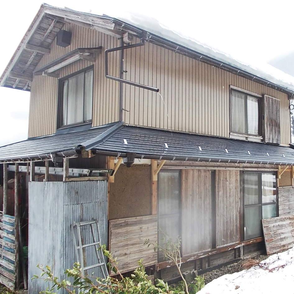 耐久性の高いガルバリウム鋼板の屋根材に替えました