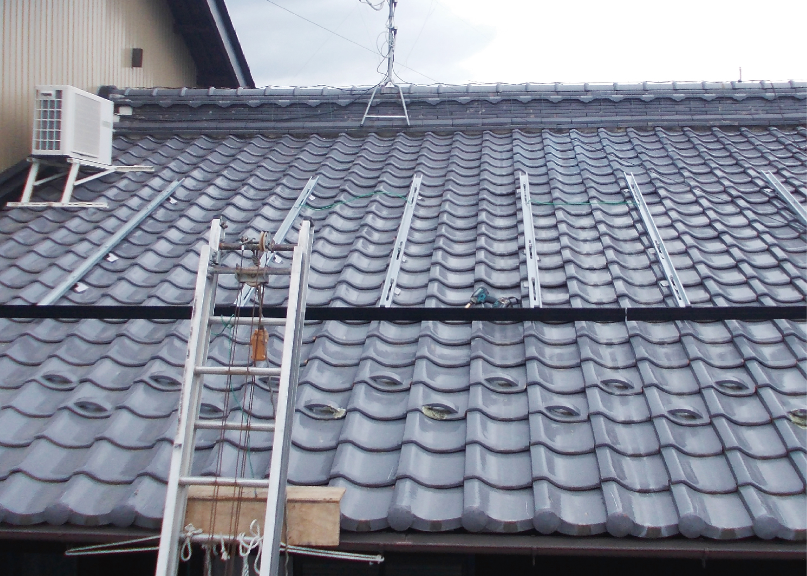 使う電気が増えたため、太陽光発電設備の増設が必要となりご依頼いただきました