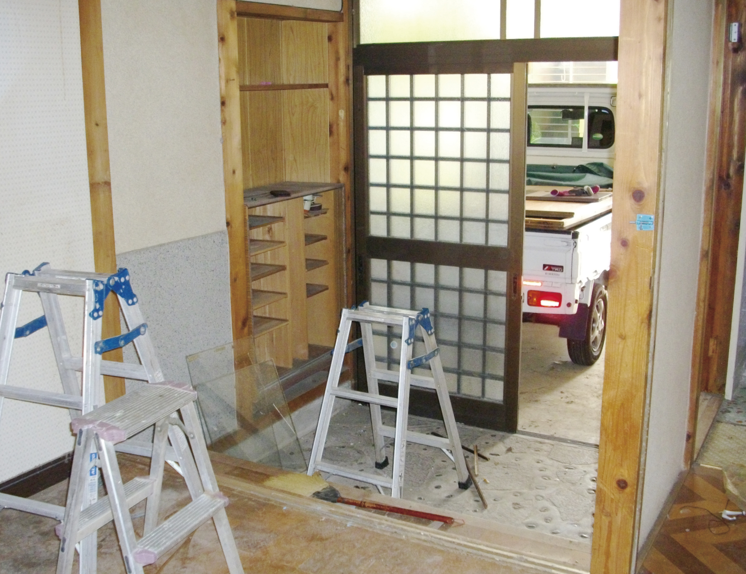 元々は美容室だったところを、店舗部分と住宅部分を併せてリフォームしました