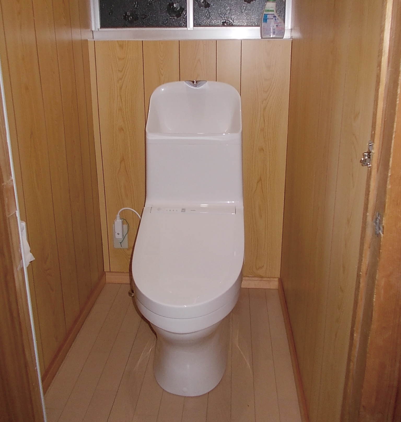 足腰の弱っている入居者さんのために、洋式トイレにしました