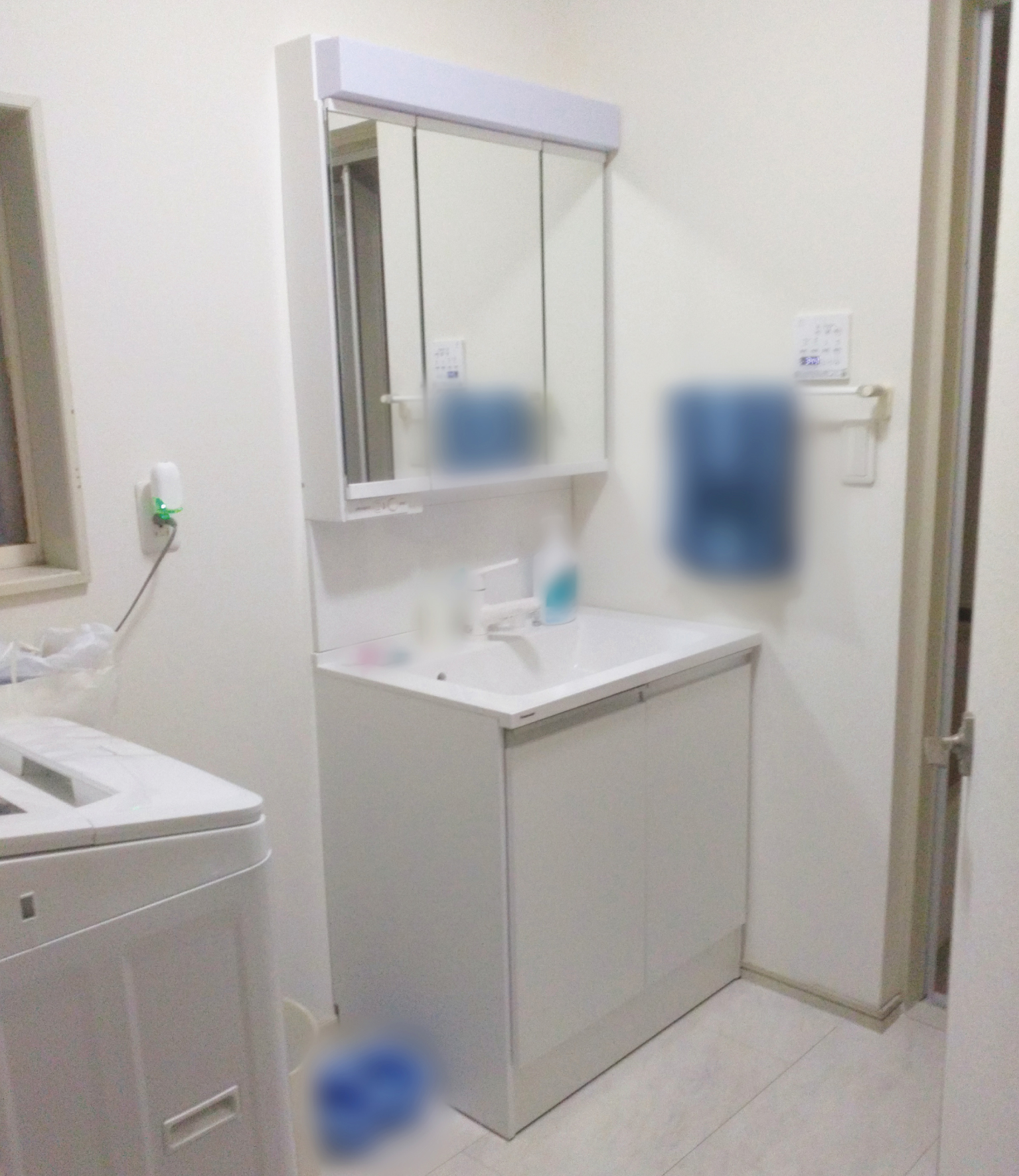 床材は水濡に強い、耐久性の高い床材を選びました