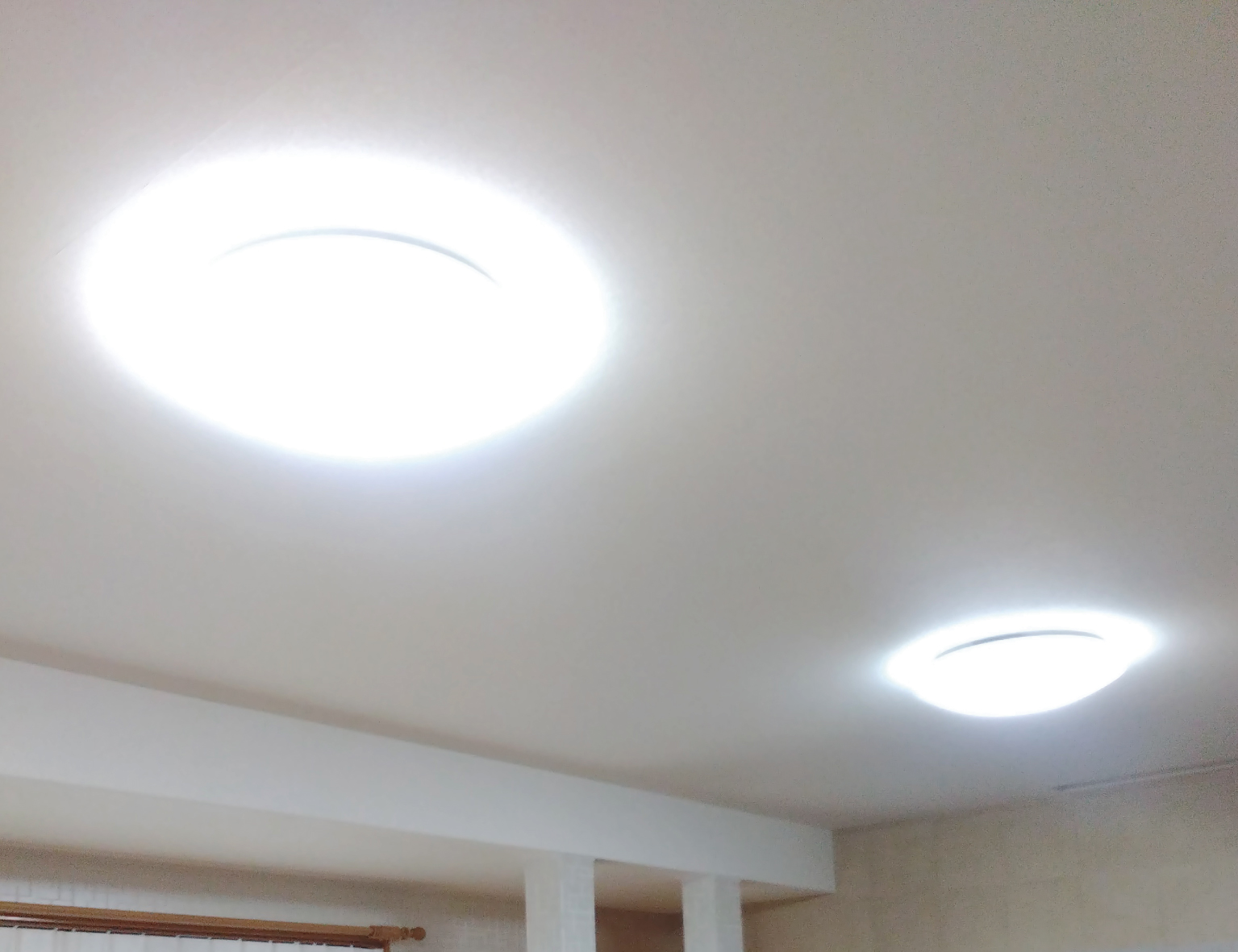 新しい照明になりました。LEDの寿命は使用時間にもよりますが、10年ほどです