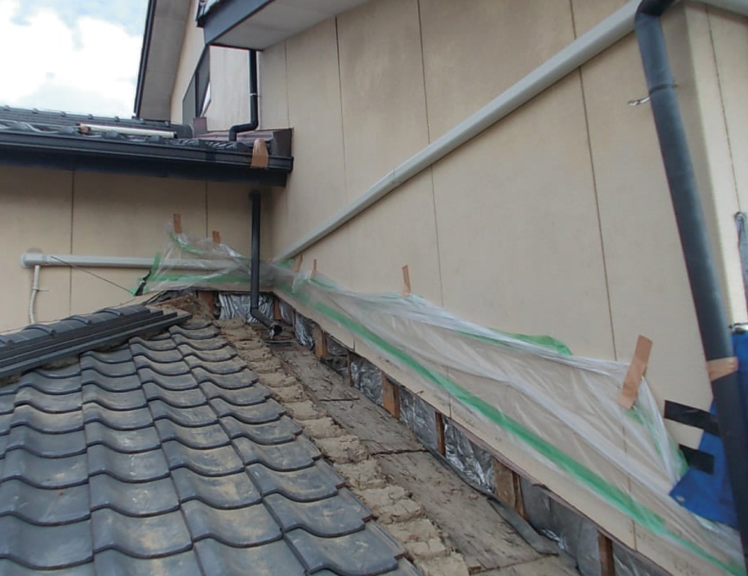 全面的に外装を新たに張っていきます