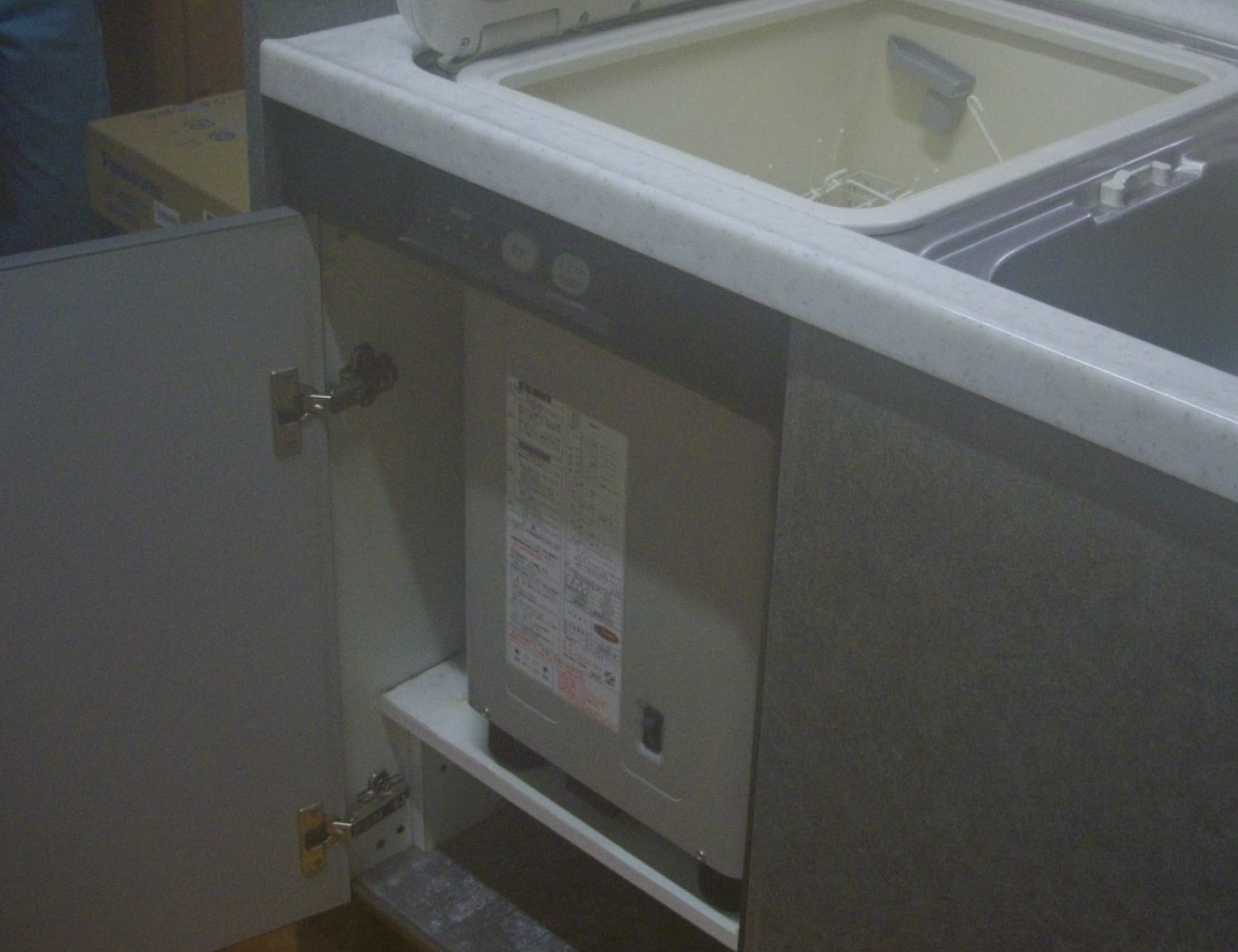 旧式の上から開けて使うタイプが故障してしまい、修理部品も生産終了になっていました