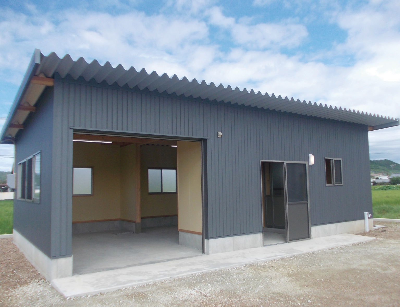 完成しました。土地の埋立の許可や各種申請を含めて、約1年近くお世話になりました