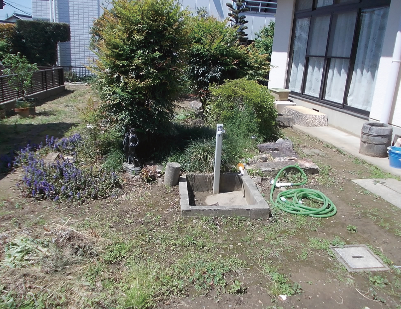 通路を作るなどお庭を整備していきます