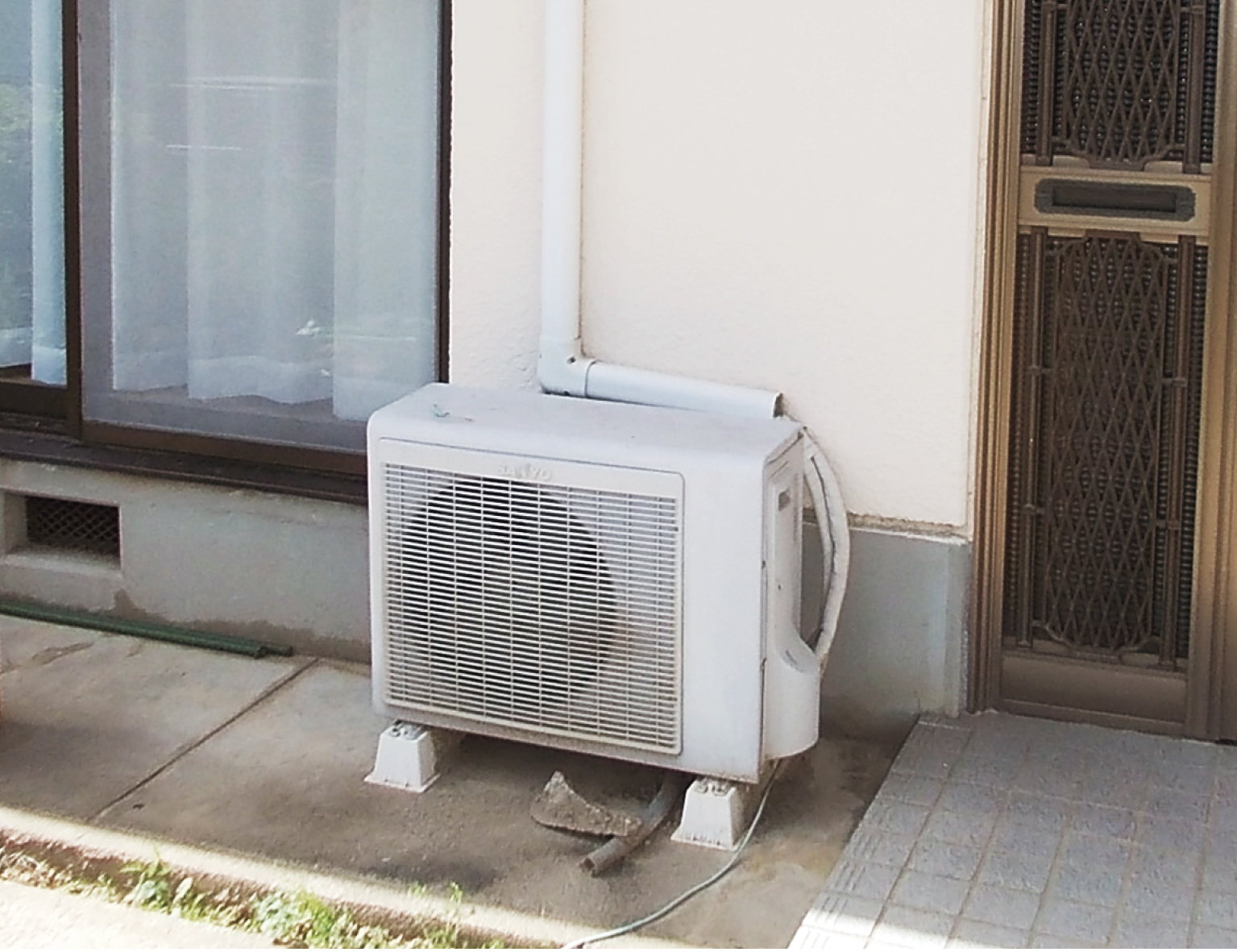 古い室外機も交換していきます