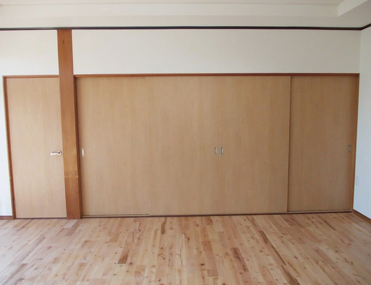 カバ桜のフローリングで、やさしい色目の内装になりました