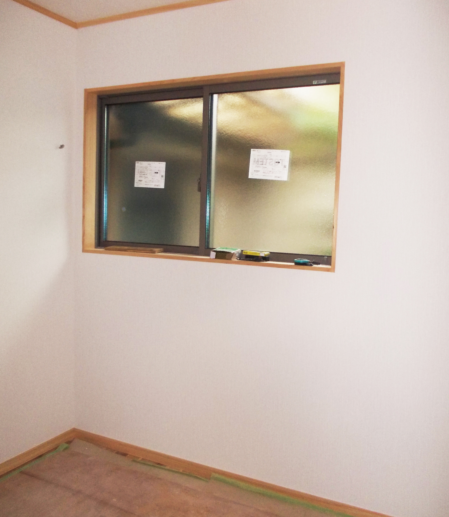 壁と窓をリフォームし、断熱効果が高いお部屋になりました