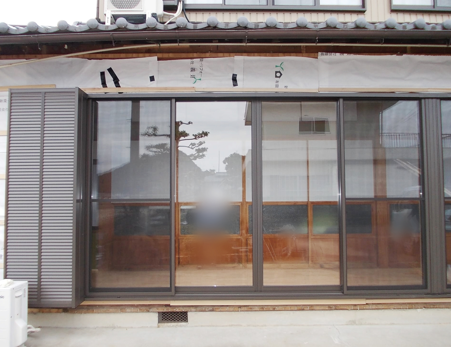 グレーの綺麗なサッシに交換できました